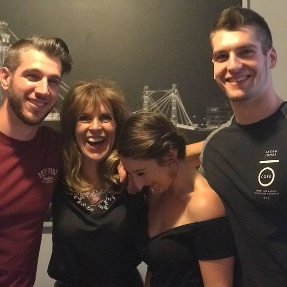 Meet your Posher, Viola - Picture 1 of 1